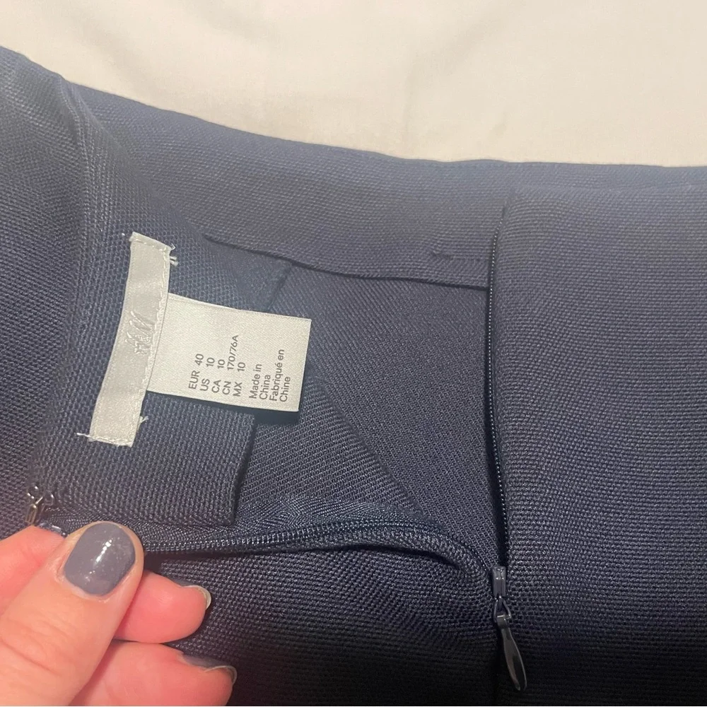 H&M navy blue skirt with buttons size 10 NWOT - Picture 4 of 6